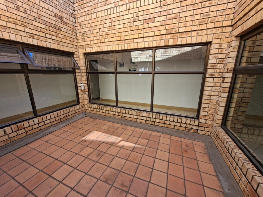 5 Bedroom Property for Sale in Baysvalley Free State